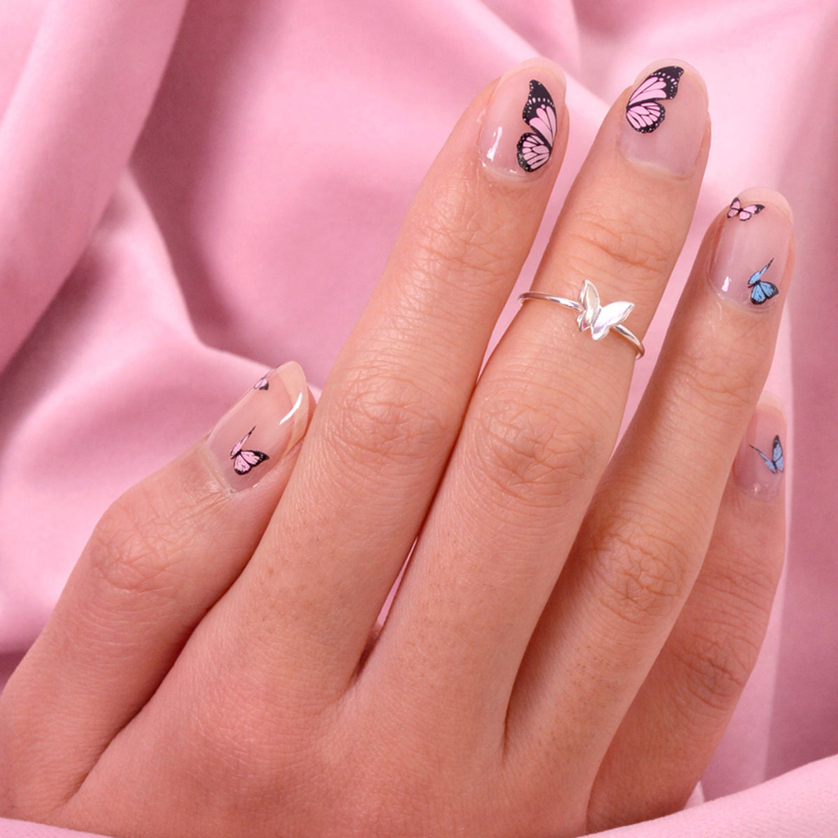 Chic Minimalist Nail Art Patterns